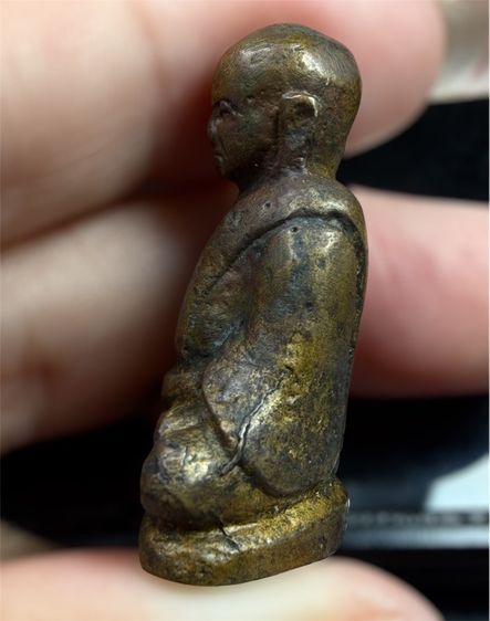 รูปหล่อ หลวงพ่อเงิน  , ท่ามะไฟ   จีวรห่าง. รูปที่ 5