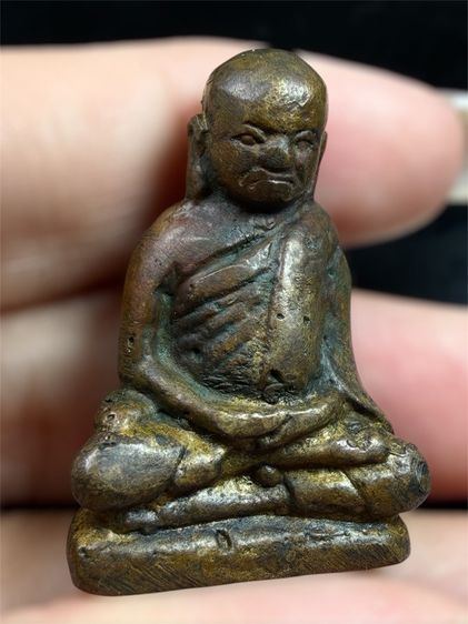 รูปหล่อ หลวงพ่อเงิน  , ท่ามะไฟ   จีวรห่าง. รูปที่ 3