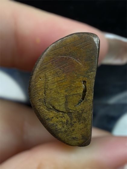 รูปหล่อ หลวงพ่อเงิน  , ท่ามะไฟ   จีวรห่าง. รูปที่ 7