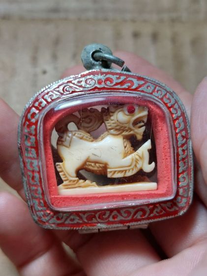 เครื่องรางสิงห์ทรงเครื่องหลวงพ่อหอมวัดชากหมากระยองพร้อมตลับ รูปที่ 3