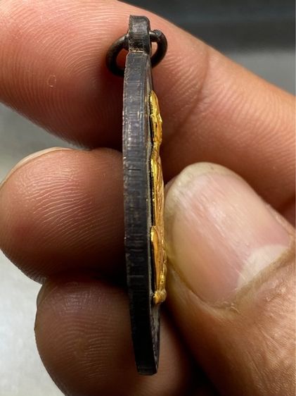 เหรียญหลวงพ่อคูณ ปี 19 หน้ากากทอง  รูปที่ 3