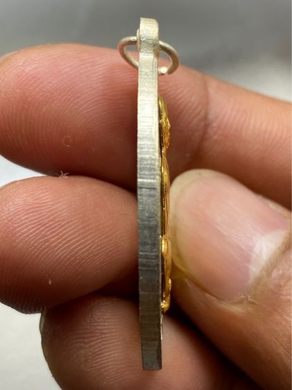 เหรียญหลวงพ่อคูณหน้ากากทอง รูปที่ 3