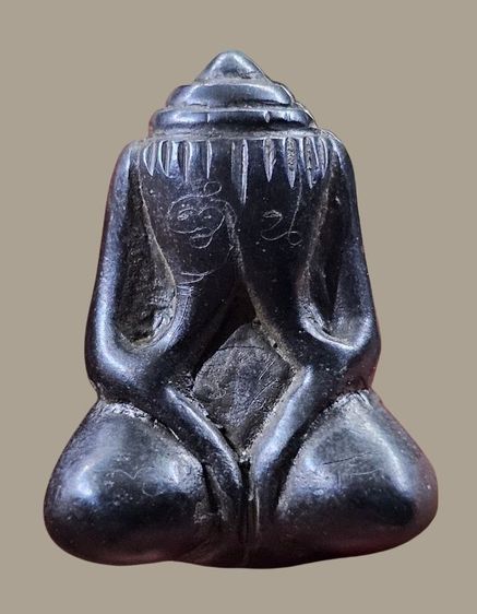 พระปิดตาหลวงปู่นาค วัดห้วยจระเข้พิมพ์หูกระต่ายเนื้อเมฆพัตร จ.นครปฐม มีจารรอบองค์ สวยเดิมหายากครับ