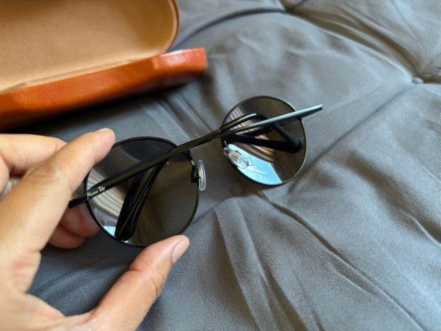 แว่นกันแดดอย่างดีพีเมี่ยมน้ำหนักเบาใส่สบายมาก ยังใหม่ซื้อมา 6,000  รูปที่ 11