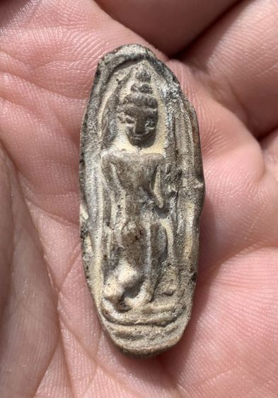 พระลีลาเม็ดขนุน