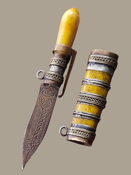 มีดหมอสาริกาหลวงพ่อเดิม วัดหนองโพ 