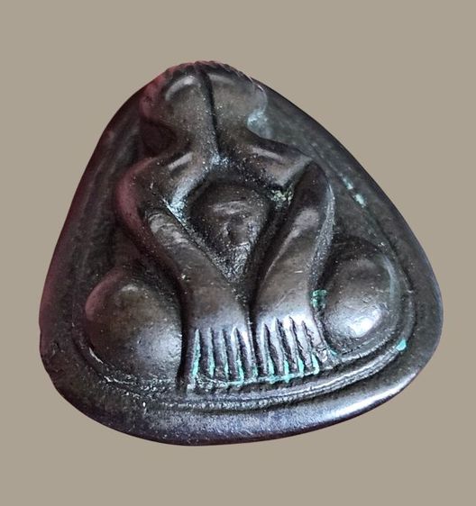 พระปิดตาเนื้อเมฆสิทธิ์หลวงพ่อทับวัดอนงค์ หลังมีจารทั่วองค์ สวยเดิมๆ หายากครับ รูปที่ 2