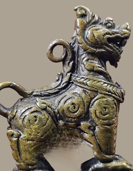 สิงห์อาคมองค์ครูตำรับหลวงพ่อเดิม พุทธสโร รุ่นสิงหนาท บารมี รวยเงินล้าน 2558 แท้สวยเดิมๆหายากครับ รูปที่ 3