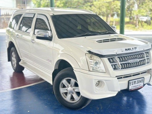 รถ Isuzu MU-7 3.0 Primo Super Platinum สี ขาว