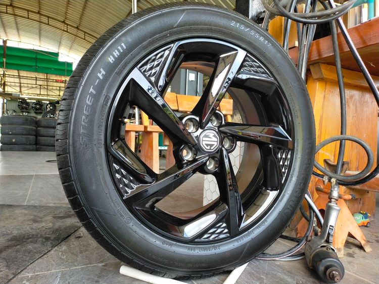 17" แม็กmg ขอบ17 สีอบpowder coat พร้อมยางblackhawk 215 55 17 ปี24 ใส่ mg 4 mg EP mg zs EV อื่นๆ 5 รู 112