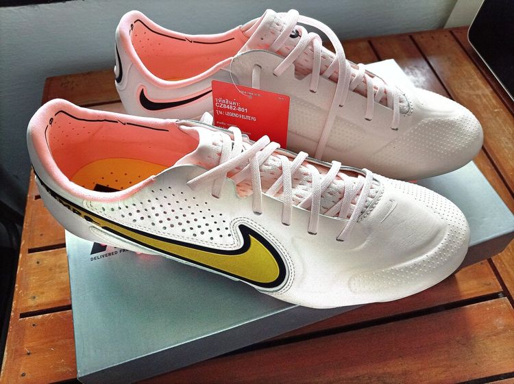 ผู้ชาย ขาว รองเท้าฟุตบอล Nike ขายรองเท้าสตั๊ด
