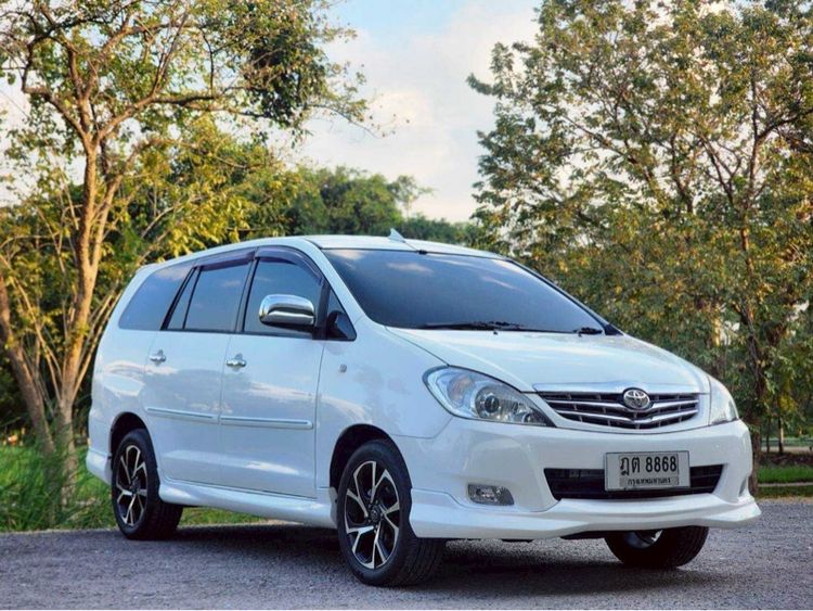 รถ Toyota Innova 2.0 V สี เทา