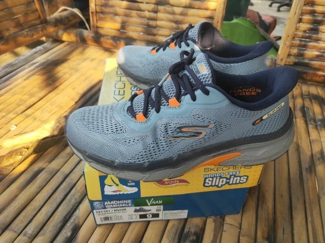 รองเท้า  Skechers ใส่แค่ครั้งเดียวซื้อจากชอปแท้ๆ