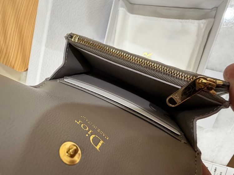 ขาย Dior Caro Glycine Wallet มือ1  รูปที่ 5