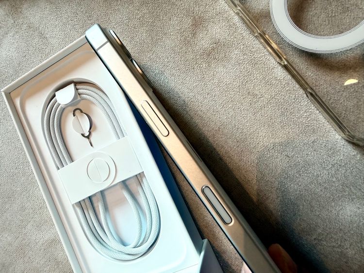 iPhone 17 สีขาว ศูนย์ไทยประกันเหลือครบกล่อง รูปที่ 2