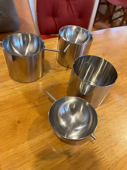 ที่เขี่ยบุหรี่ สแตนเลส งานยุโรป  สภาพไม่เคยใช้งาน เหมา3ตัว 5500บาท รูปที่ 2