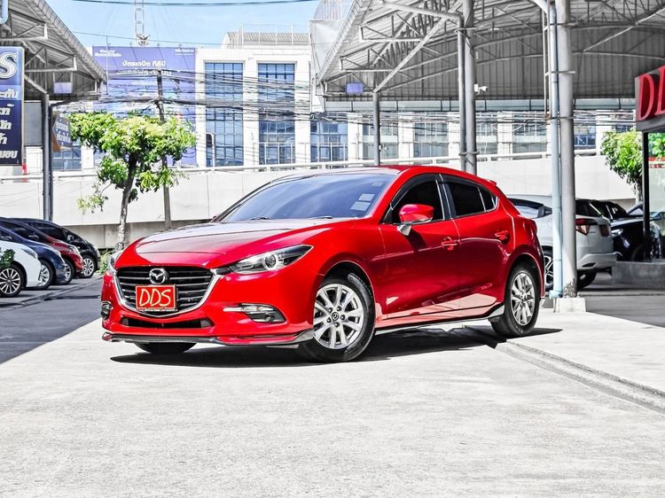 รถ Mazda Mazda3 2.0 C สี แดง