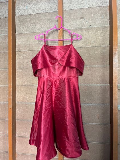 เดรสสั้นสีแดง