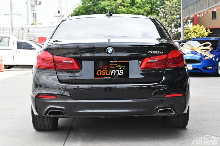 BMW Series 5 2021 530e Sedan ปลั๊กอินไฮบริด (PHEV) ไม่ติดแก๊ส เกียร์อัตโนมัติ ดำ รูปที่ 4