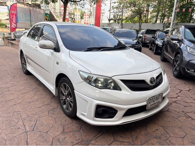 รถ Toyota Altis 1.8 TRD Sportivo สี ขาว