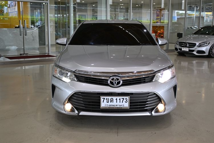 รถ Toyota Camry 2.0 G สี บรอนซ์เงิน