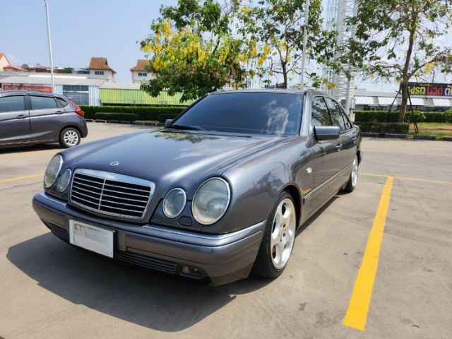 รถ Mercedes-Benz E-Class E230 สี เทา