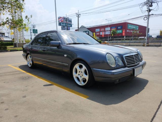 Mercedes-Benz E-Class 1995 E230 Sedan เบนซิน ไม่ติดแก๊ส เกียร์อัตโนมัติ เทา รูปที่ 3