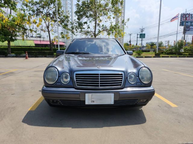Mercedes-Benz E-Class 1995 E230 Sedan เบนซิน ไม่ติดแก๊ส เกียร์อัตโนมัติ เทา รูปที่ 4