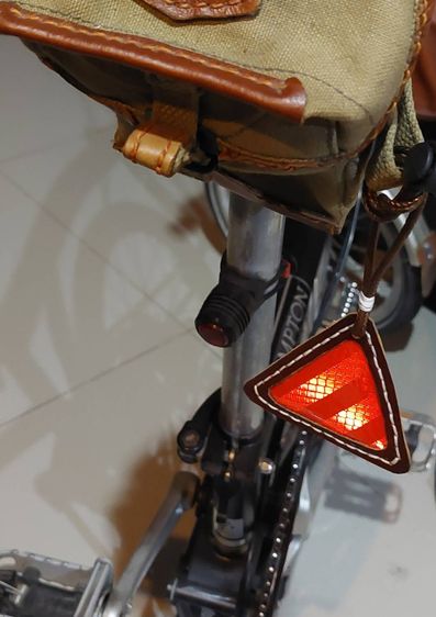 สามเหลี่ยมสะท้อนแสงสำหรับจักรยาน (Triangle Reflector)  รูปที่ 2