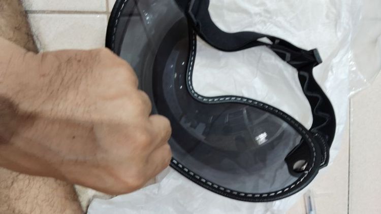 เเว่น ใส่ หมวกกันน็อค  สีดำ  รูปที่ 8