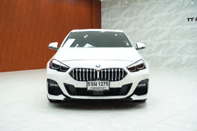 BMW Series 2 2022 220i Sedan เบนซิน เกียร์อัตโนมัติ ขาว รูปที่ 2