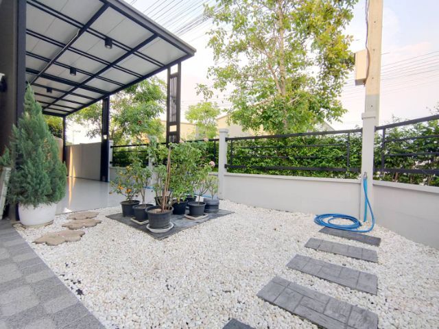 AP (Thailand) 2022 ตกแต่งครบ ใช่ ขายและเช่าบ้านหลังริมติดถนนเมนหลัก พลีโน่ทาวน์ลำลูกกาคลอง5 รูปที่ 2