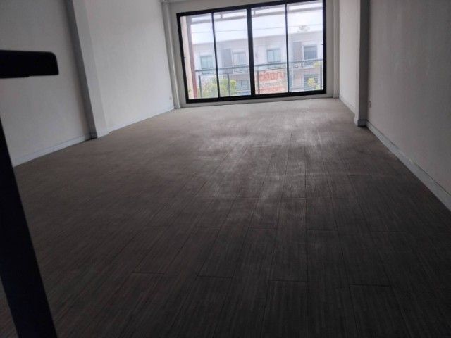 ใช่ ขายด่วนอาคารพาณิช 3ชั้นครึ่ง เสนาเวล่า คลอง1 รูปที่ 2