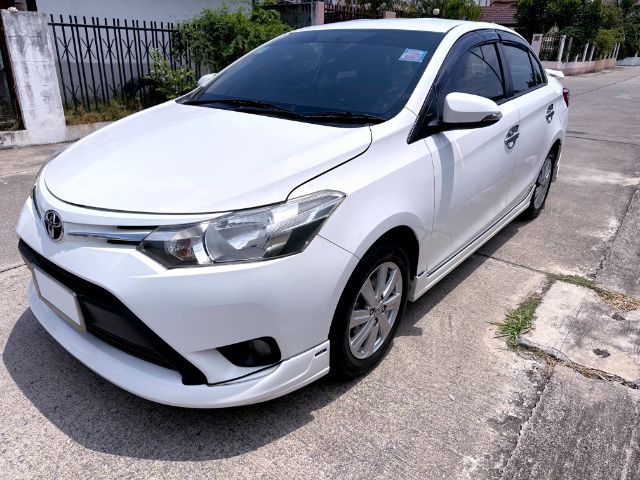 Toyota Vios 2015 1.5 E Sedan เบนซิน ไม่ติดแก๊ส เกียร์อัตโนมัติ ขาว รูปที่ 2