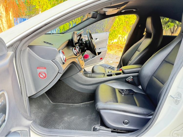 Mercedes-Benz C-Class 2015 C180 Sedan เบนซิน ไม่ติดแก๊ส เกียร์อัตโนมัติ ขาว รูปที่ 3