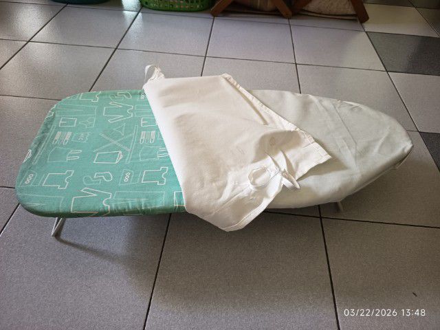 โต๊ะรีดผ้าแบบนั่ง มือ2 พร้อมผ้ารองรีด