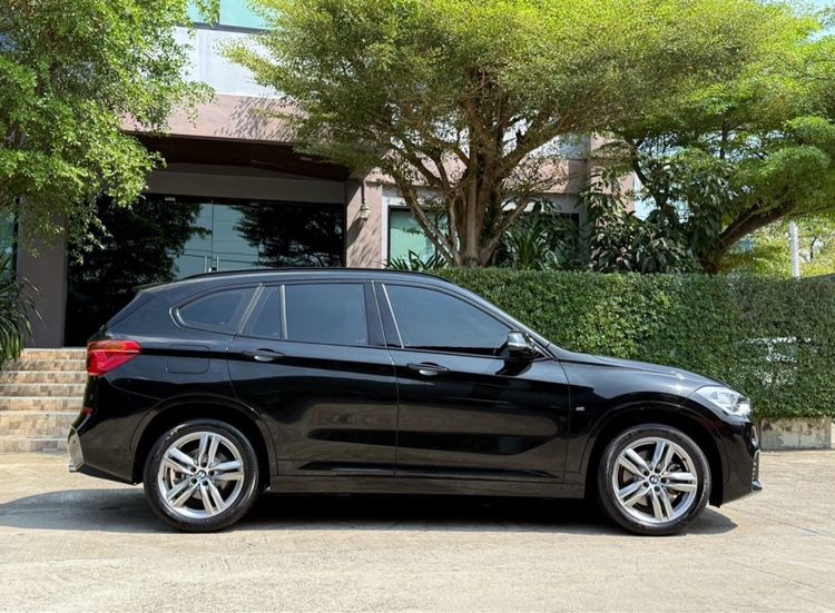 BMW X1 2021 2.0 sDrive20d M Sport Sedan Hybrid (Diesel) ไม่ติดแก๊ส เกียร์อัตโนมัติ ดำ รูปที่ 2