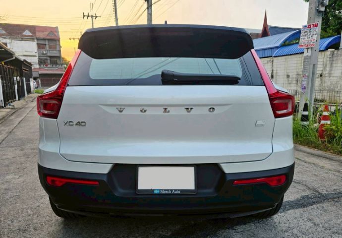 รถ Volvo XC40 Recharge 1.5 T5 Inscription สี ขาว