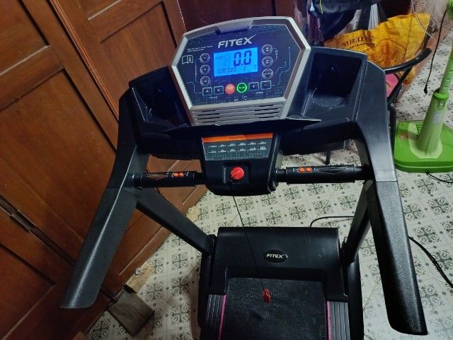 ลู่วิ่ง Fitex200 สภาพใหม่มาก ใช้งานไม่กี่ครั้ง(เหนื่อยเกินไป ไม่เหมาะกับอายุ.ร่างกาย)