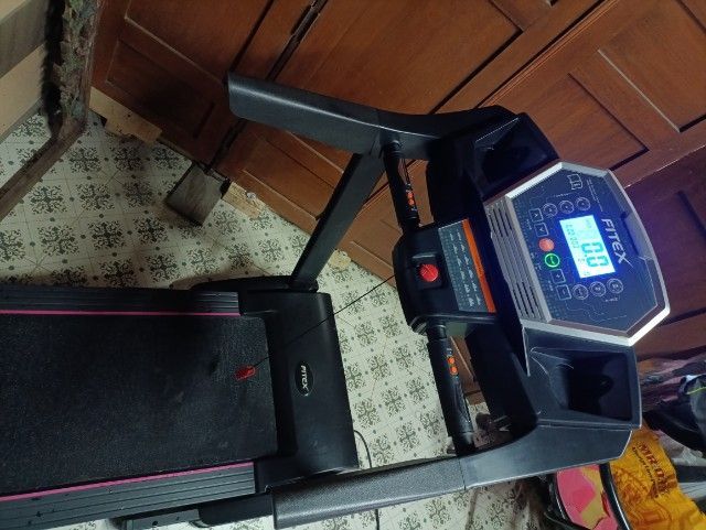 ลู่วิ่ง Fitex200 สภาพใหม่มาก ใช้งานไม่กี่ครั้ง(เหนื่อยเกินไป ไม่เหมาะกับอายุ.ร่างกาย) รูปที่ 2