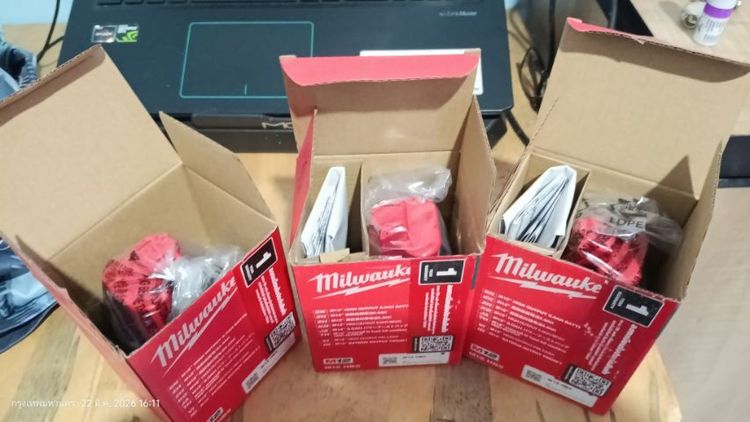 แบตเตอรี่ M 12 HB5 ยี่ห้อ millwaukee  เป็นของแท้ยังไม่ได้ใช้งาน  มีอยู่ 3 ก้อนขายก้อนละ 2,000 บาทถ้วน รวมส่ง สนใจติดต่อได้นะครับ รูปที่ 6