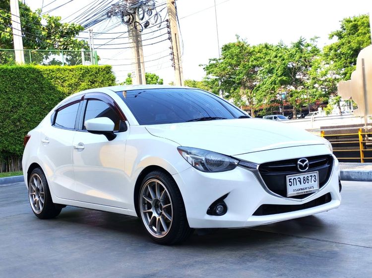 Mazda Mazda 2 2015 1.3 High Sedan เบนซิน ไม่ติดแก๊ส เกียร์อัตโนมัติ ขาว รูปที่ 3