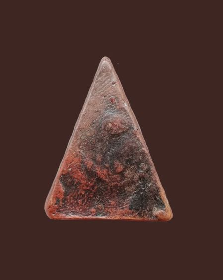 พระนางพญา พิมพ์หูกระต่าย กรุวัดสุดสวาสดิฺ์ พิษณุโลก (เนื้อดิน) รูปที่ 2