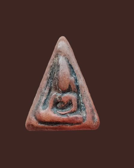 พระนางพญา พิมพ์หูกระต่าย กรุวัดสุดสวาสดิฺ์ พิษณุโลก (เนื้อดิน)