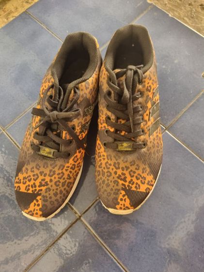 รองเท้าผ้าใบ Adidas ลายเสือ