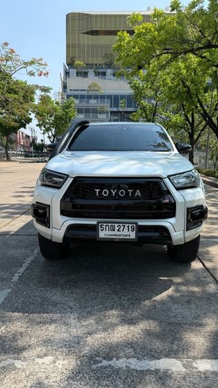 Toyota Hilux Revo 2023 Double Cab 2.8 GR Sport 4WD Pickup ดีเซล เกียร์อัตโนมัติ ขาว รูปที่ 2