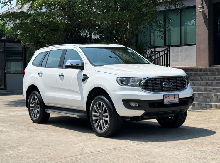 รถ Ford Everest 2.0 Titanium Plus สี ขาว