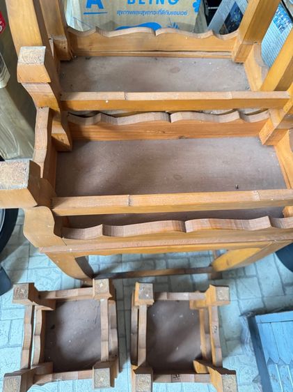 ชุดโต๊ะหมู่บูชาไม้สักเก่าเก็บและตู้เสื้อผ้าไม้สัก 2 ใบ รูปที่ 8