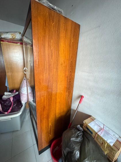 ชุดโต๊ะหมู่บูชาไม้สักเก่าเก็บและตู้เสื้อผ้าไม้สัก 2 ใบ รูปที่ 2