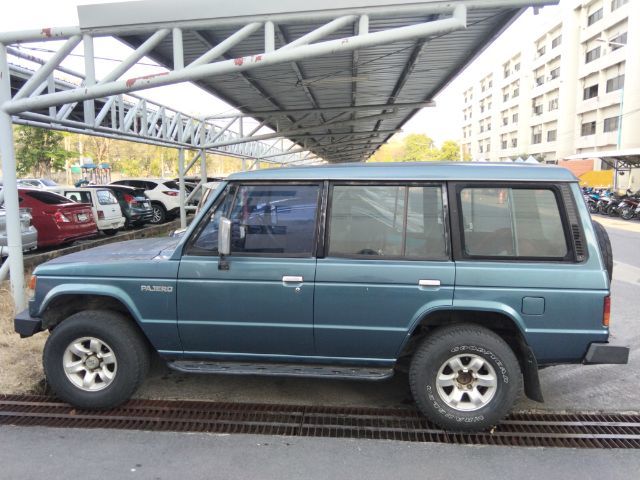 Mitsubishi Pajero 1992 3.0 GLS Sedan เบนซิน LPG เกียร์ธรรมดา น้ำเงิน รูปที่ 3